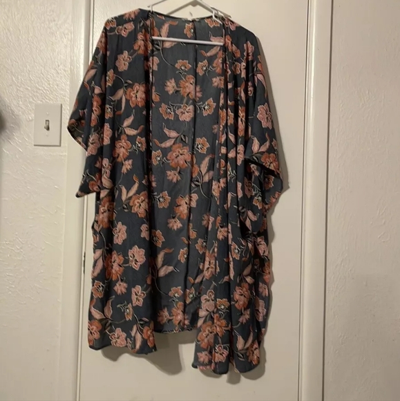Maurices kimono - Picture 2 of 2